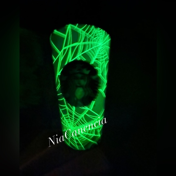Starbucks Web Glow Grande 16oz Glow in the dark - Picture 2 of 2
